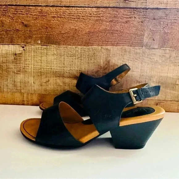 B.O.C. Ángulo In Black Leather Sandals - Picture 3 of 10